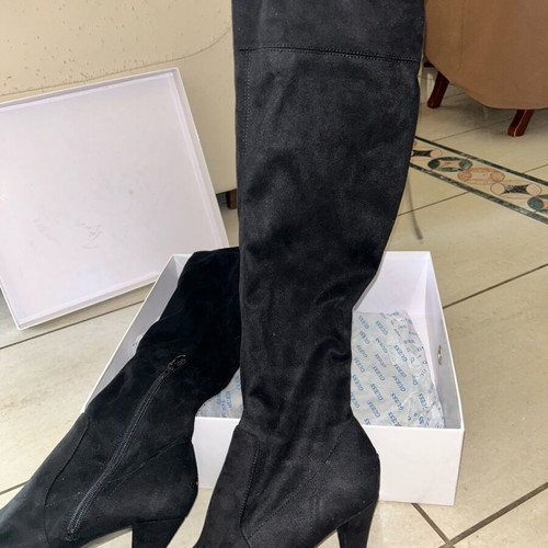 Guess over-the-knee suede boots size 40 like new, black