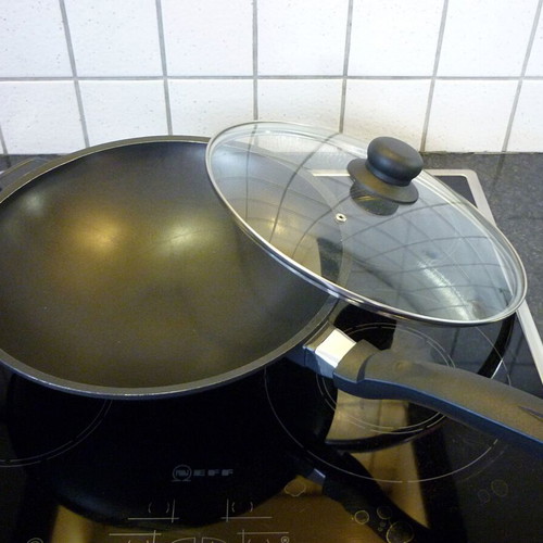 Wok nonstick pan with glass lid like new 33.5 cm