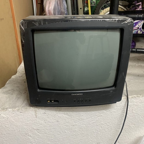 Television 14'' like new with wall mount included