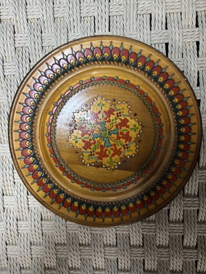 Wall Decorative Item with Vintage Design like new, 25cm diameter