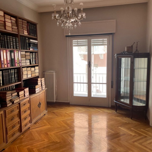 Vintage showcase like new with wood, mirror and glass shelves