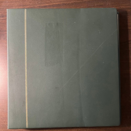 Safe Dual Stamp Album like new with 34 presentation pages