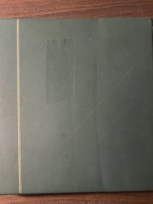 Safe Dual Stamp Album like new with 34 presentation pages