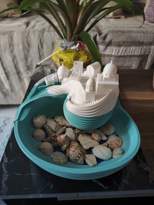 Santorini shell container like new, plastic decorative