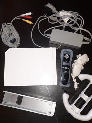 Nintendo Wii κονσόλα με παρελκόμενα μεταχειρισμένη, συμβατή με GameCube
