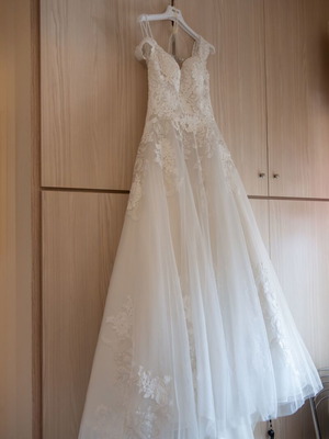 Italian wedding dress with lace and tulle like new, size L