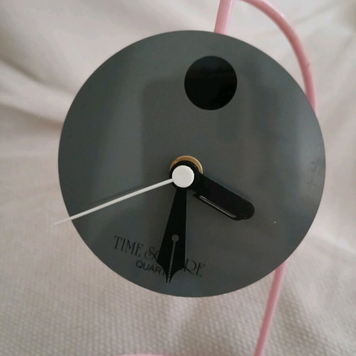 Modern battery clock like new, table clock