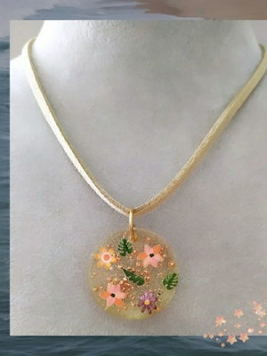 Necklace handmade with leather and resin element, multicolor