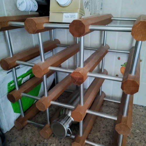 Wine bottle rack made of solid walnut wood, like new, 12 bottles