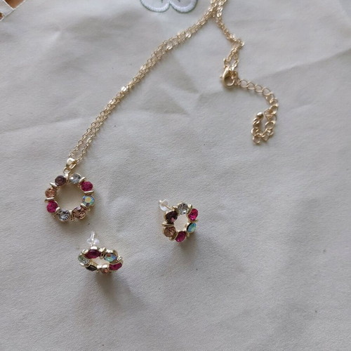 Necklace and earrings set new, colorful flower design with crystals