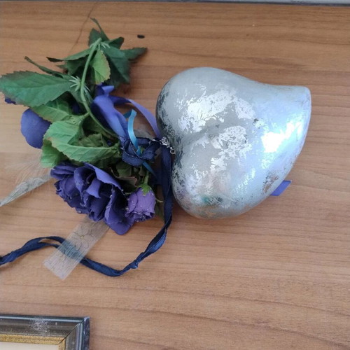 Ceramic Hanging Decoration Flowers With Heart like new