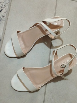 Sandals size 39 white, like new