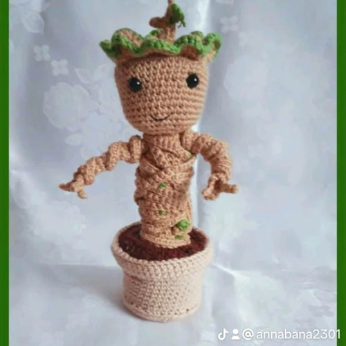 Crocheted Baby Groot new, size 17 cm
