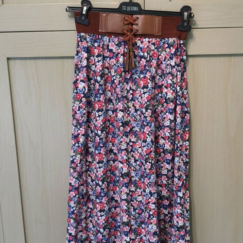 Floral skirt like new, airy with elastic and faux leather waist