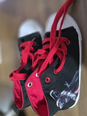 Converse Star Wars sneakers νούμερο 29 σαν καινούργιο, μαύρο και κόκκινο