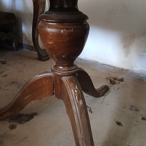 Round extendable coffee table used