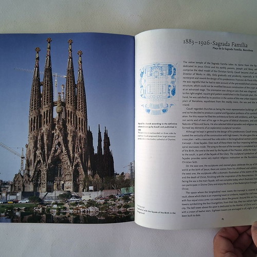 Antoni Gaudi Taschen book used, English