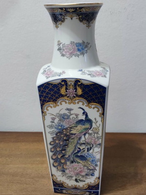 Decorative porcelain vase with peacocks like new, blue and gold