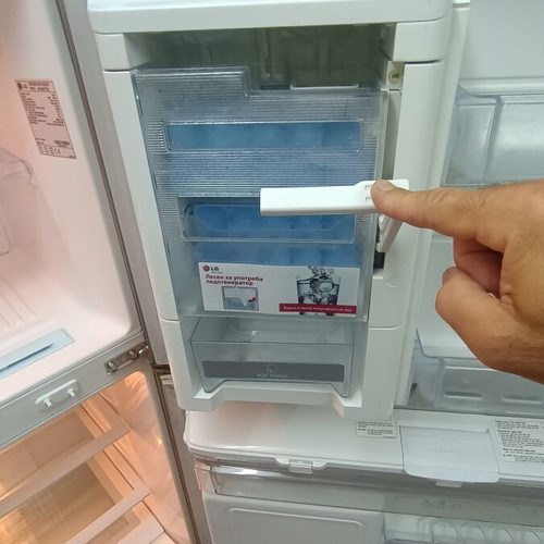 LG Nofrost refrigerator with freezer and water dispenser