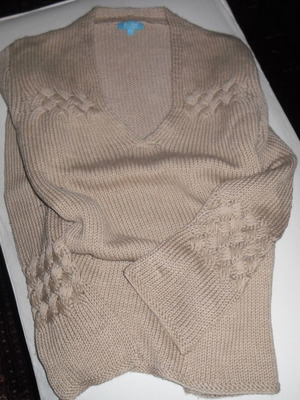 Escada sweater like new, beige, size L with V design