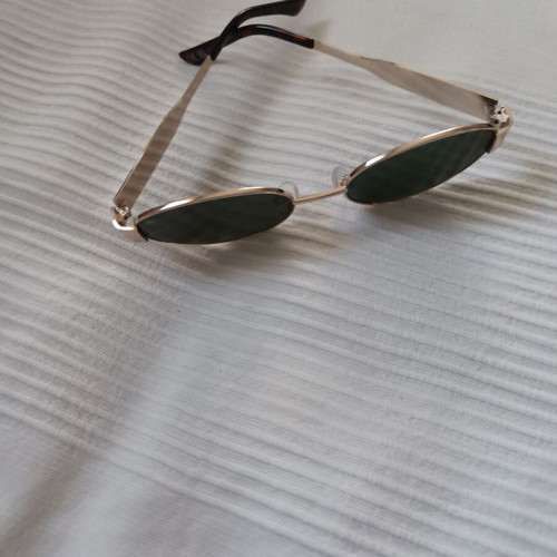 Sunglasses like new, green with gold details