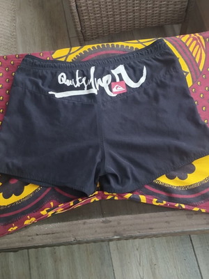 Quiksilver μαγιό μέγεθος S μαύρο σαν καινούργιο