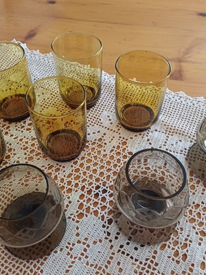 Vintage set of 8 glasses: 5 amber retsina & 3 crystal liqueur