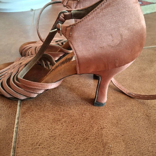Latin sandals pink leather satin like new, size 38
