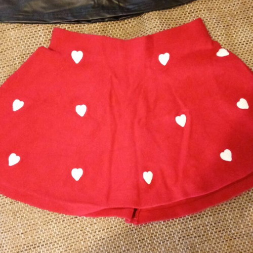 Girls' skirts like new, leather and red heart print, size 8 years