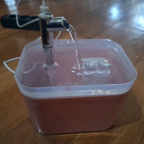 Pet water fountain like new with USB cable and filter