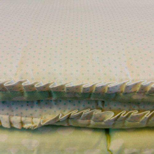 DownTown Crib Bumper like new, 3 pieces cotton fabric