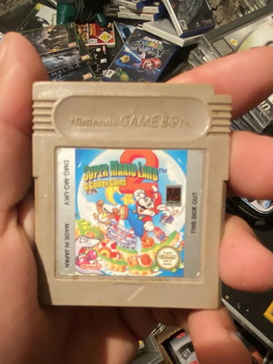 Mario Land 2 Game Boy употребяван