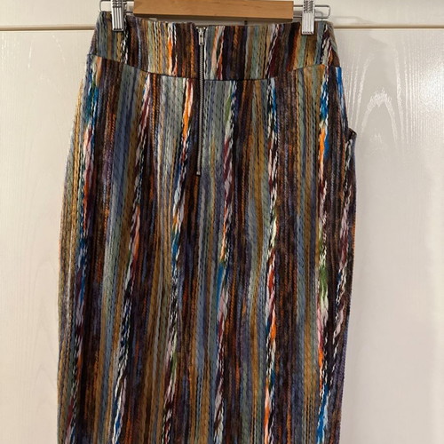 Wool midi skirt new, size medium