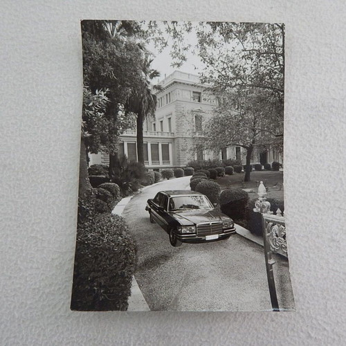 Photograph of Andreas Papandreou's Car Leaving the Presidency, used