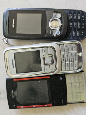 Nokia phones for parts, no batteries