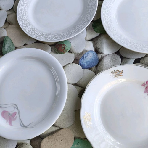 Porcelain plate set like new, 4 pieces