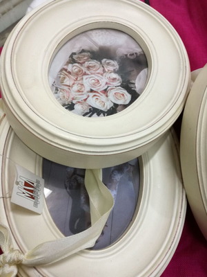 Retro picture frames set of 4 new