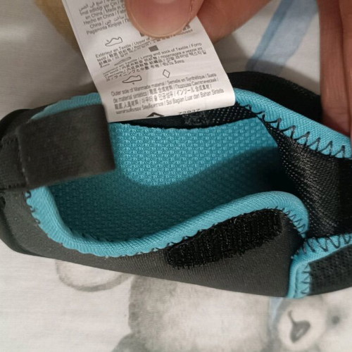 Children's beach shoes new, size 20 boys