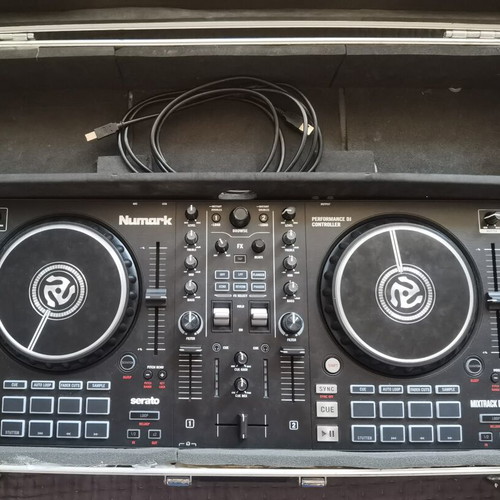 Numark Mixtrack Pro FX DJ controller like new