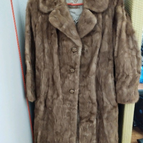 Natural fur coat like new, brown, length 1.10m, for height 1.60m