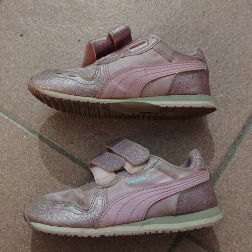 Puma athletic shoes for girls size 26 pink with rhinestones