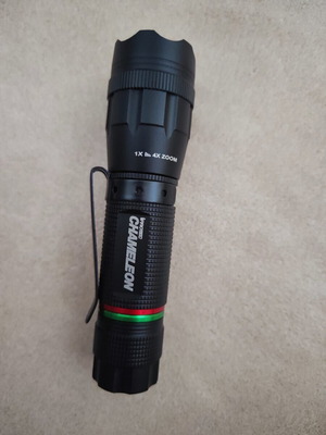 Chameleon flashlight with white, red and green light, 4x zoom
