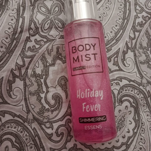 Essens Holiday Fever Shimmering Body Mist new