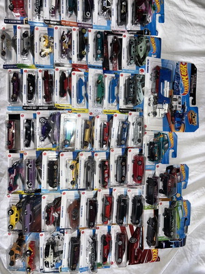 Hot Wheels new, set of 60 cars and figures