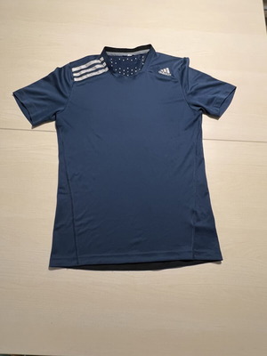 Adidas T-shirt size M like new