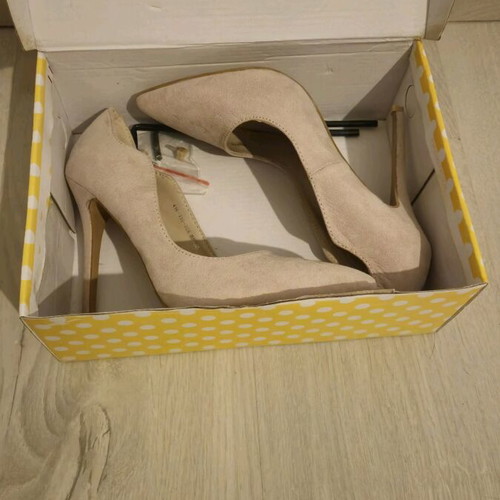 A To Z Greek beige pointed pumps like new, size 39