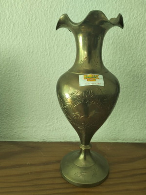 Brass vase like new
