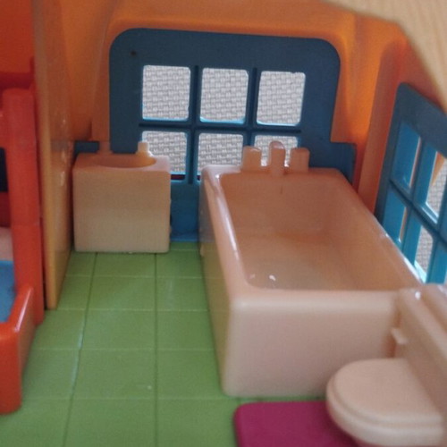 ELC Happyland playset with five figures and sounds like new