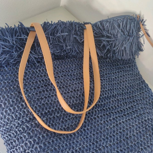 Blue straw shoulder bag used, ideal for beach