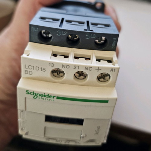 Schneider Electric TeSys industrial power relay 3 contacts 24V LC1D18BD new